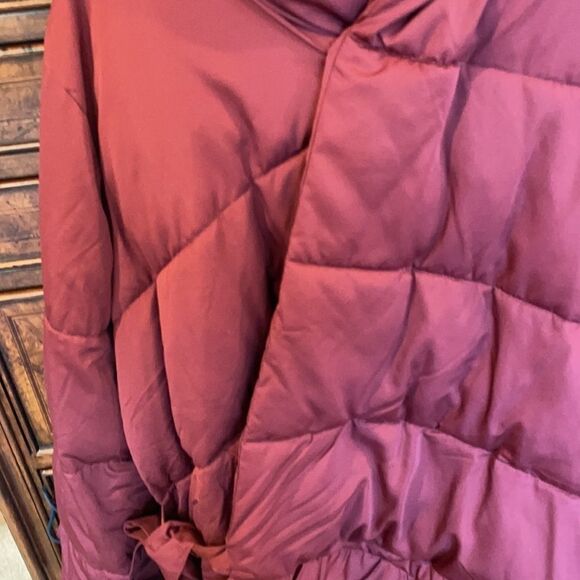 NWOT Universal Standard Maroon woman’s puffer jacket - Picture 7 of 8